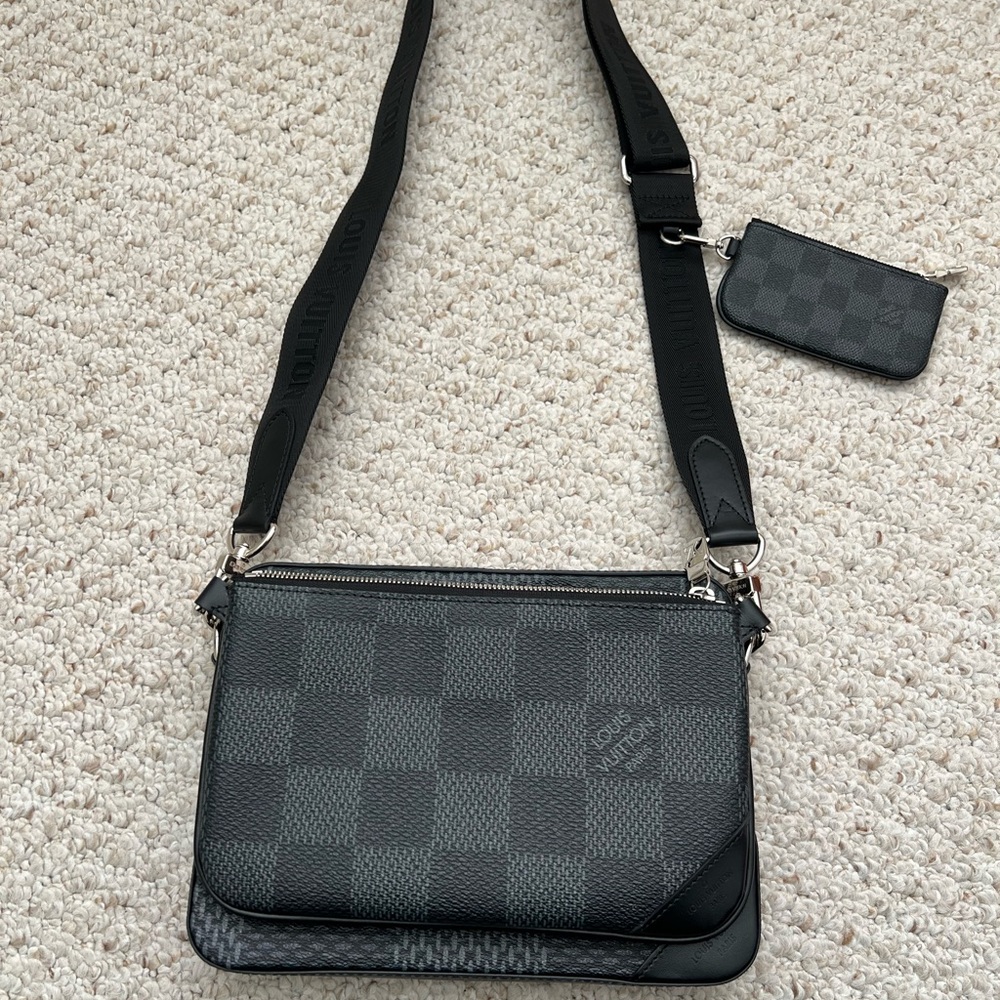 Louis Vuitton Trio Messenger bag in Damier Graphite canvas. - Picture 2 of 9